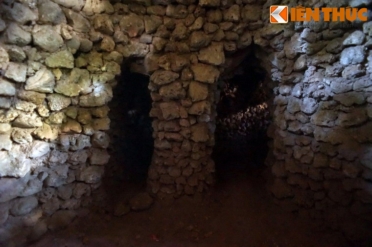 Với những lối đi quanh co, lắt léo và có nhiều ngã rẽ như mê cung, hành trình vượt qua 18 tầng địa ngục dài nửa cây số của chùa Từ Vân không phải là dễ dàng.