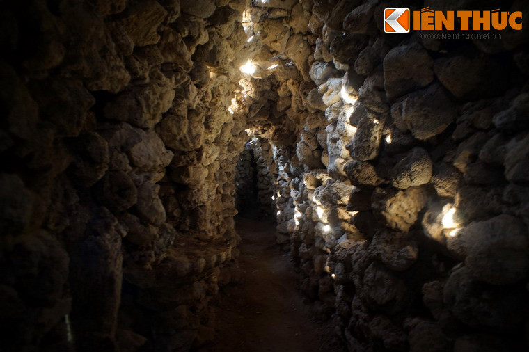 Trong hành trình này, du khách sẽ được trải qua nhiều cung bậc cảm xúc, như sự sợ hãi trước bóng tối, sự hoang mang khi lạc lối, sự ám ảnh với những hình phạt được miêu tả ở địa ngục...