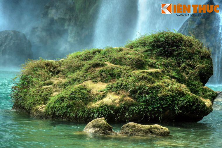 Còn mùa khô bắt đầu từ tháng 10 đến tháng 5 năm sau. Thời điểm này thác mang nét đẹp nhẹ nhàng, thanh tao.