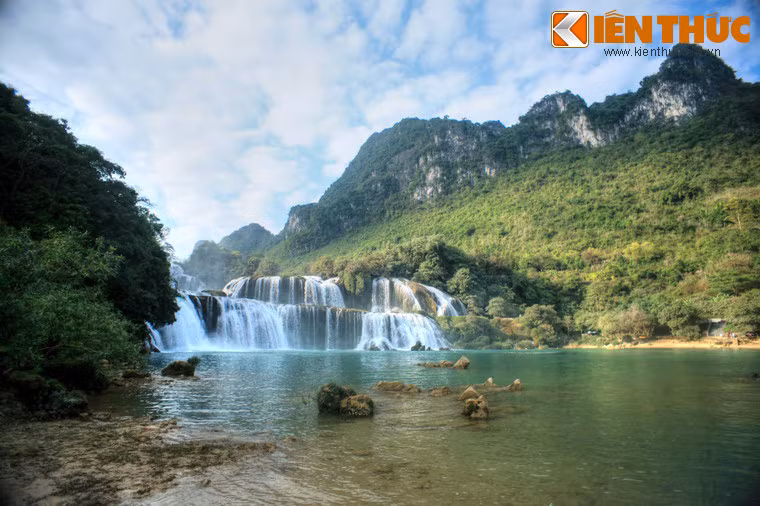 Vào tháng 4 vừa qua, tầm quan trọng của thác Bản Giốc tiếp tục được khẳng định khi Công viên Địa chất Non nước Cao Bằng được UNESCO công nhận công viên địa chất toàn cầu. Thác Bản Giốc chính là trung tâm của công viên địa chất này.