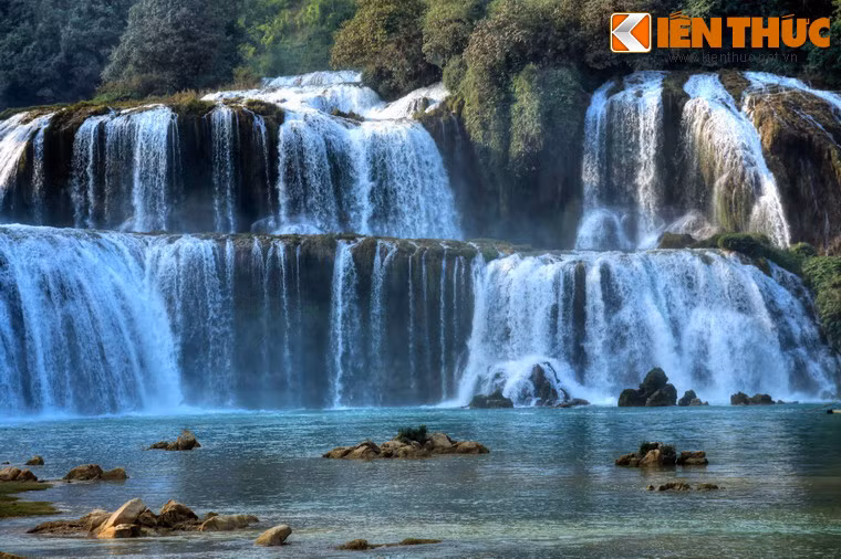 Theo đánh giá của các chuyên gia địa chất, thác Bản Giốc là một trong 10 ngọn thác kỳ vĩ nhất thế giới, và là thác lớn nhất Đông Nam Á.