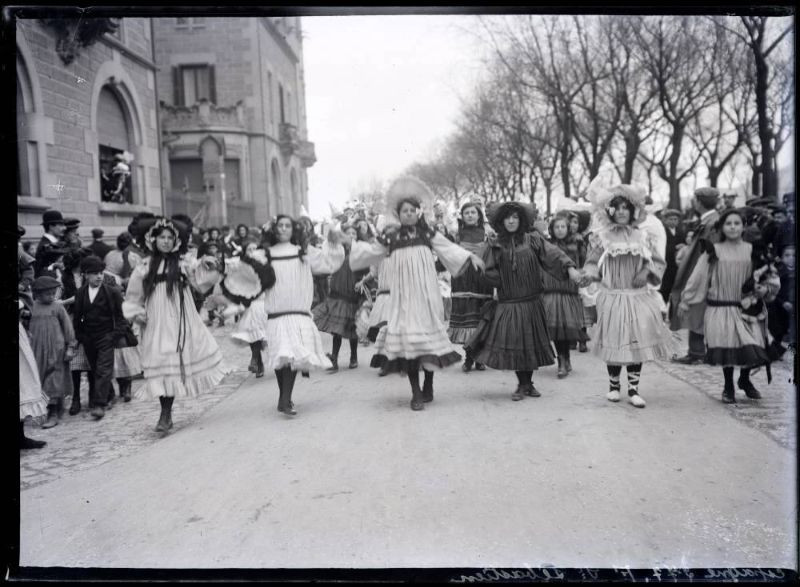 Lễ hội đường phố ở San Sebastián.