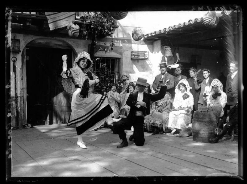 Các vũ công nhảy điệu Flamenco ở Tây Ban Nha năm 1908.