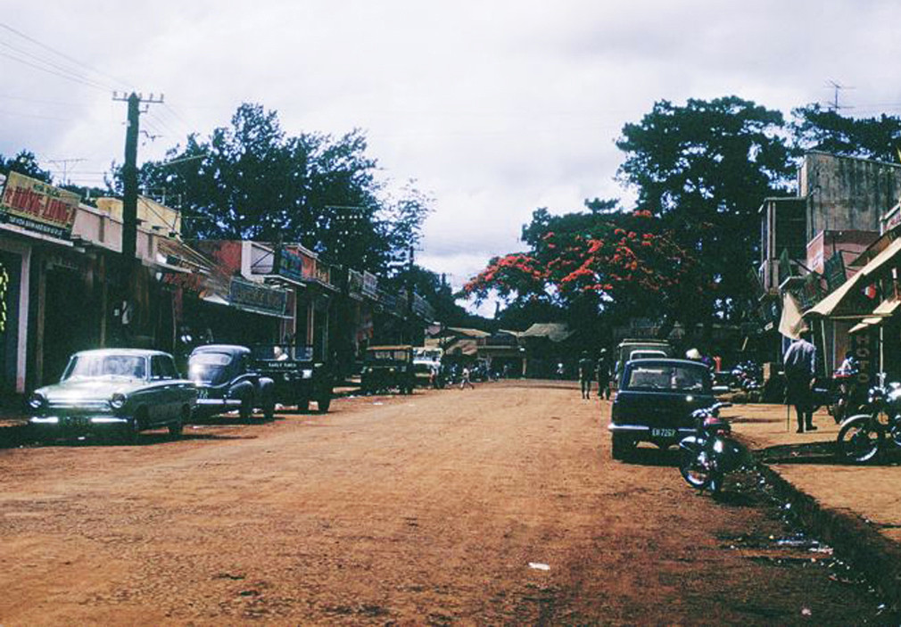 Khu vực trung tâm thị xã Pleiku, thủ phủ tỉnh Gia Lai, khoảng cuối thập niên 1960, đầu thập niên 1970. Ảnh: 585thengrco.com.