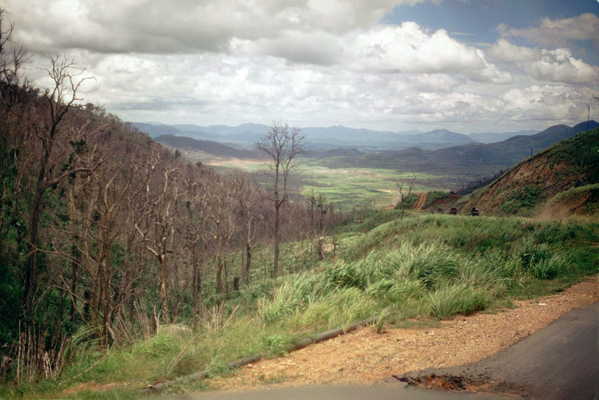 Khung cảnh trên tuyến đường quốc lộ từ Pleiku đi xuống khu vực duyên hải miền Trung. Ảnh: 585thengrco.com.