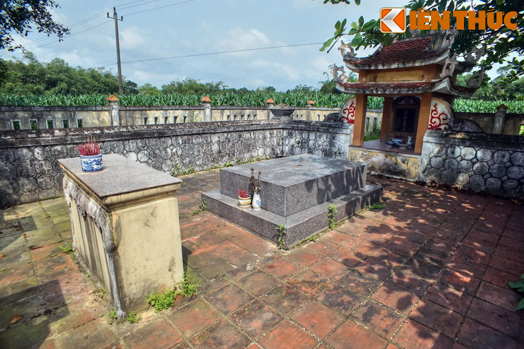 Khi quân Minh tiến đánh Việt Nam.từ phía Bắc và quân Chiêm nhân thời cơ quấy rối ở phía Nam, Hoàng Hối Khanh cùng các tướng sĩ dưới quyền đã làm mọi cách để bảo vệ đất nước.