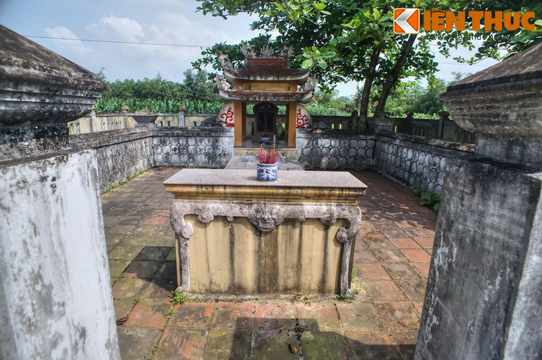 Khi nhà Minh nhăm nhe xâm lược nước Việt, Hoàng Hối Khanh đảm đương cả những nhiệm vụ của một võ tướng. Ông ra lệnh mở xưởng rèn đúc vũ khí, tuyển các thợ giỏi vào các công xưởng quân sự, chỉ huy đắp thành Đa Bang và đóng cọc ở sông Bạch Hạc để ngăn chặn kẻ thù.