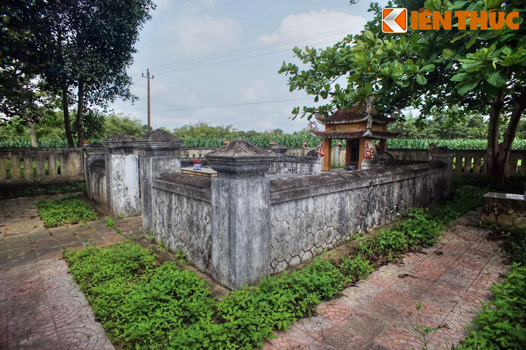Lăng mộ ông được xây dựng vào năm Thiệu Trị thứ 6 (1845), từ đó đến nay đã được nhân dân góp công góp của trùng tu lại vài lần.