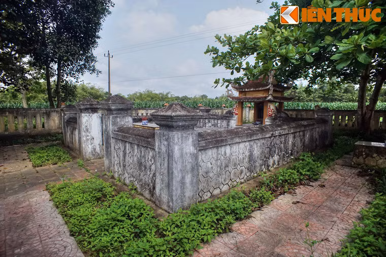 Lăng mộ ông được xây dựng vào năm Thiệu Trị thứ 6 (1845), từ đó đến nay đã được nhân dân góp công góp của trùng tu lại vài lần.