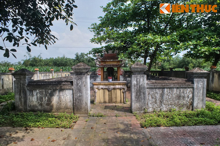 Năm 1400, Hồ Quý Ly cướp ngôi nhà Trần, lập ra nhà Hồ, đổi tên nước là Đại Ngu. Sau khi lên ngôi, vua Hồ Quý Lý trọng dụng Hoàng Hối Khanh, giao cho ông đảm nhận nhiều trọng trách lớn.