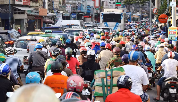 Tại bến xe miền Đông, lượng khách tập trung đi chủ yếu vào tối 31/8 và ngày 1/9 trên một số tuyến đến các điểm du lịch như Phan Thiết, Nha Trang, Đà Lạt, Vũng Tàu. Dự báo, cao điểm nhất là 1/9 với 43.000 lượt khách.