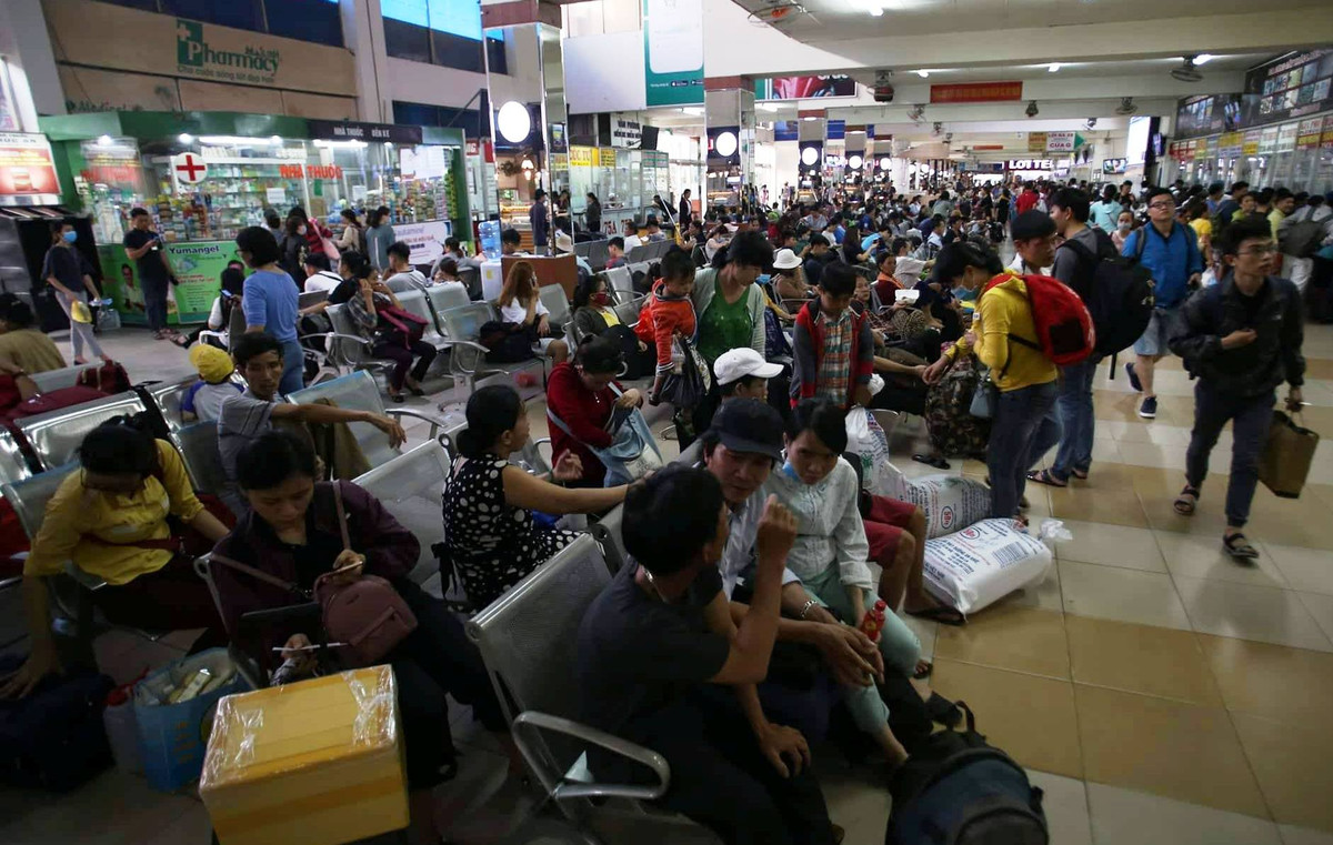 Chiều nay là buổi làm việc cuối tuần, đồng thời bắt đầu cho kỳ nghỉ lễ Quốc khánh 2/9 kéo dài đến hết ngày 3/9.