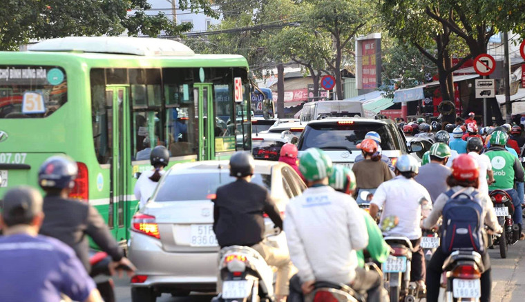 Dịp nghỉ lễ 2/9 năm nay, dự báo lượng hành khách qua 2 bến liên tỉnh lớn nhất TP HCM là bến xe miền Đông và bến xe miền Tây tăng từ 2-6% so với cùng kỳ.