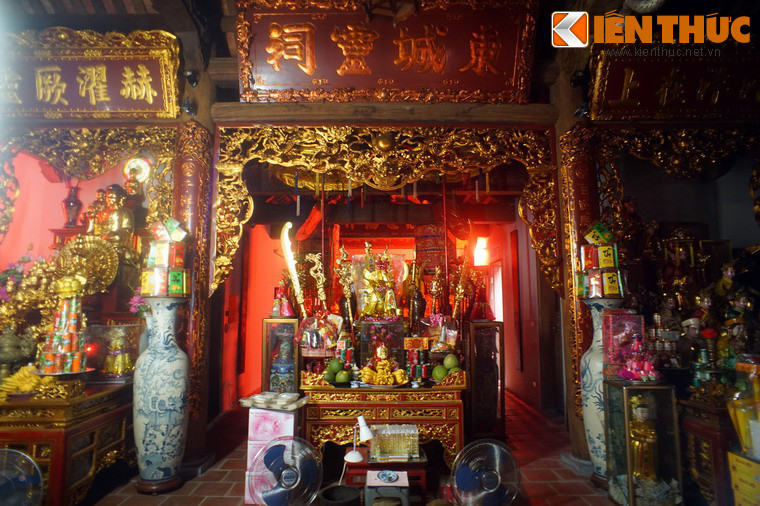 Khu nhà Tiền tế có ba gian, được bài trí tôn nghiêm, là nơi đặt bàn thờ Phật, các vị thần theo tín ngưỡng dân gian Việt Nam và các bậc tiền hiền.