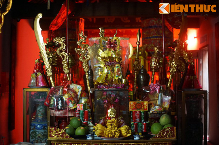 Trong văn hóa phương Đông, Huyền Thiên Trấn Vũ là một trong bốn vị thần trấn giữ bốn phương (Đông - Tây - Nam - Bắc). Đây cũng là một trong bốn vị thần được lập đền thờ để trấn giữ bốn cửa ngõ thành Thăng Long khi xưa (Thăng Long tứ trấn).