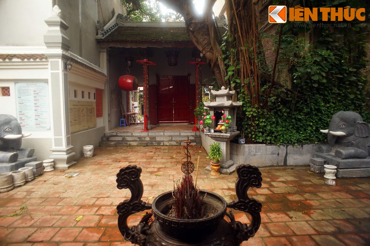 Không chỉ gắn bó với lịch sử phố cổ Hà Nội, đình Đông Thành còn là một địa danh ghi dấu những ngày hào hùng của cuộc Kháng chiến toàn quốc mùa đông năm 1946.