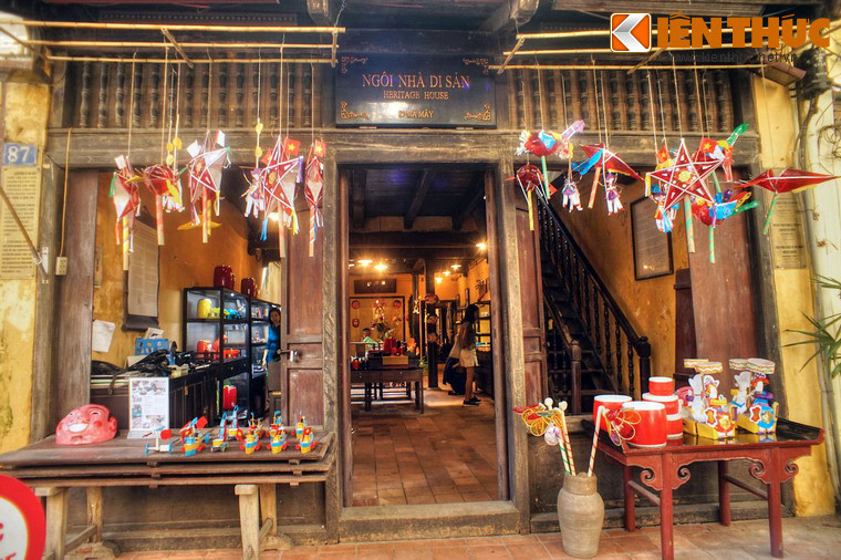 Ngôi nhà mang đặc trưng của nhà cổ xưa Hà Nội, tức là theo dạng hình ống, đa năng sử dụng.