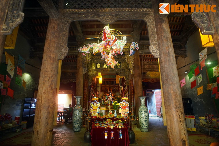 Những năm 2000 trở về trước, đình Kim Ngân từng bị xuống cấp trầm trọng và là nơi sinh sống của nhiều hộ gia đình. Từ năm 2009, chính quyền quận Hoàn Kiếm đã cho di dời các hộ dân và tôn tạo đình khang trang như ngày nay.