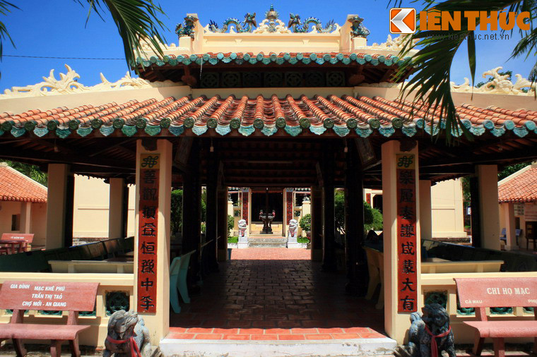 Ngày nay, khu đền thờ và lăng mộ họ Mạc là một địa điểm tham quan mà du khách không thể bỏ qua trên hành trình khám phá mảnh đất Hà Tiên.