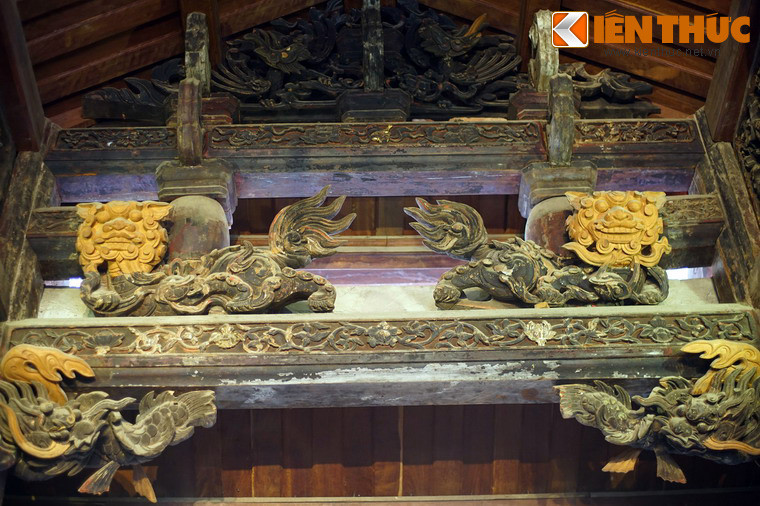 Nhìn chung, các trang trí của đền Quan Đế tập trung vào tứ linh: long, lân, quy, phượng. Ngoài ra còn có một số trang trí hình hoa lá và các con thú khác.