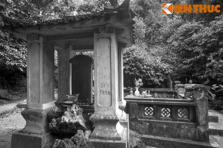 Đến thời vua Minh Mạng, năm 1840, nhà vua đã cho xây dựng lại lăng vua Đinh. Lăng được làm bằng đá, kiến trúc đơn sơ, giản dị. Trước lăng có dựng tấm bia đá “Đinh triều - Tiên Hoàng đế chi lăng”.