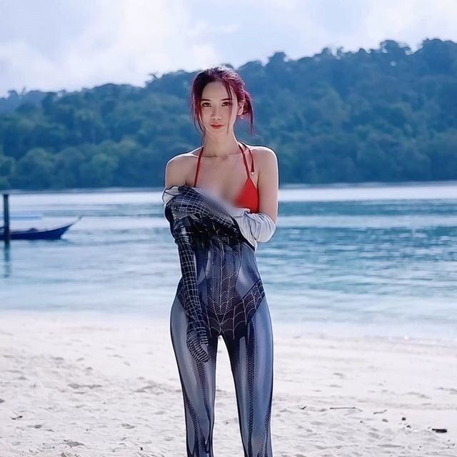 Theo Pei Yu, trước sức nóng của bộ phim "Người Nhện: Không còn nhà" sắp công chiếu, cô nàng muốn chụp lại vài hình ảnh làm kỉ niệm.