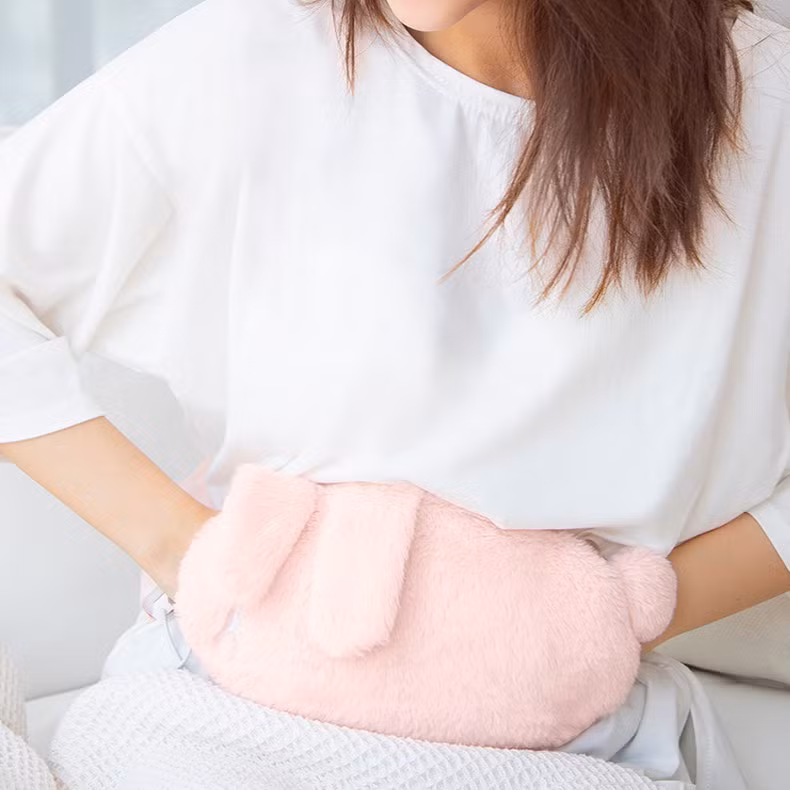 Trong châm cứu, chính giữa rốn gọi là huyệt Thần khuyết, còn gọi huyệt Khí xá. Các sách của Đông y khi nói đến huyệt Thần khuyết đều ghi rõ cấm châm. Huyệt Thần khuyết là “đầu mối giao thông” quan trọng trong hệ thống các đường kinh lạc, liên hệ mật thiết với lục phủ ngũ tạng, 12 kinh mạch và kỳ kinh bát mạch.