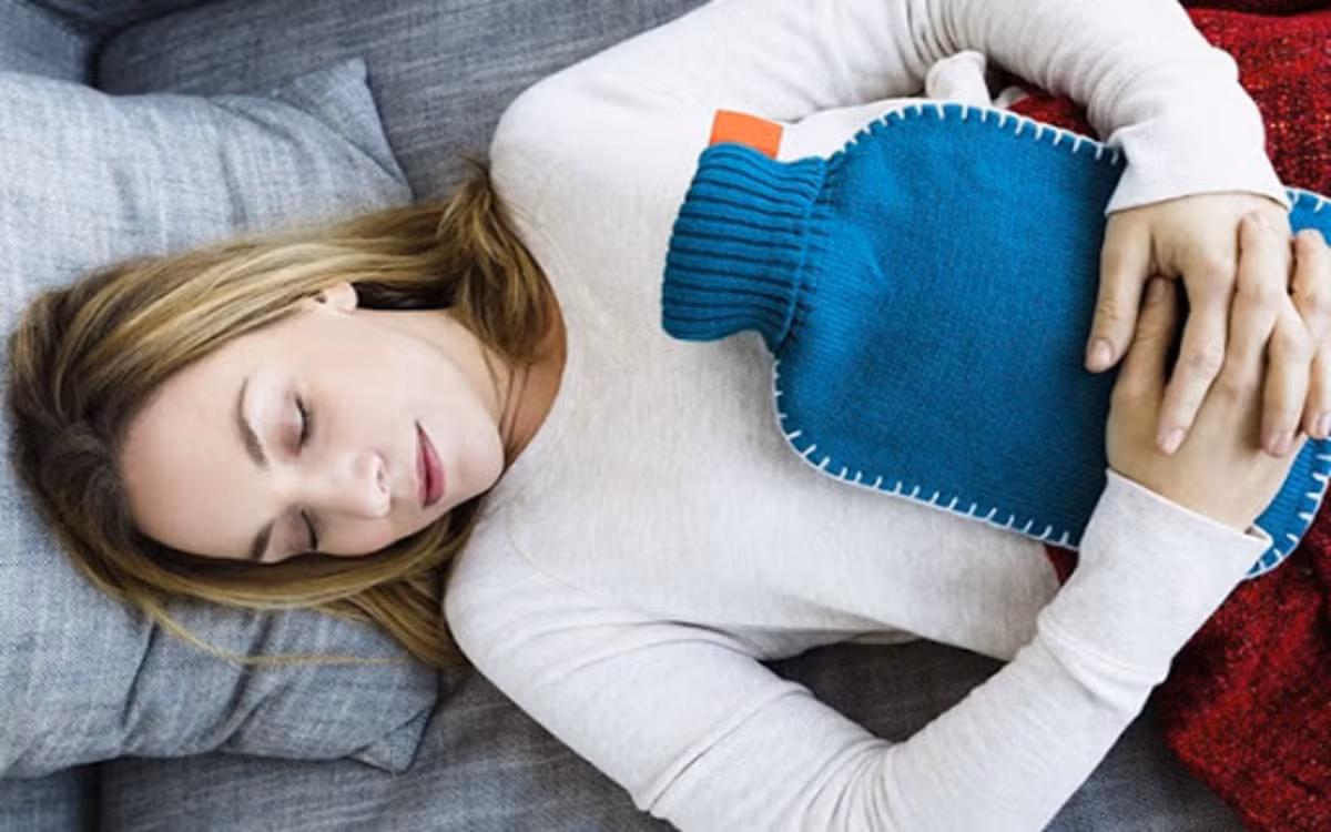 Thậm chí, ngay cả khi dùng túi sưởi, họ cũng không cảm thấy ấm áp, tại sao lại như vậy? Có thể là do cách ăn mặc không đúng, giữ ấm chỗ không mấy quan trọng.