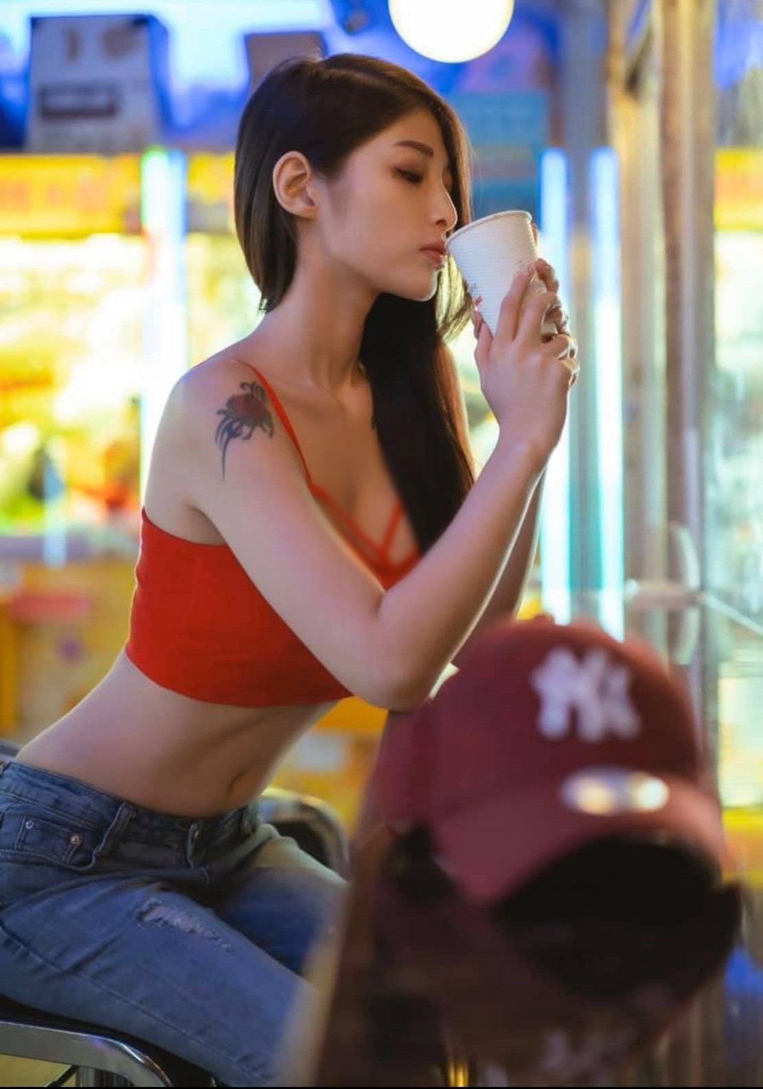 Trước khi bị cảnh sát bắt, Giả Đồng Đồng đã từng nhận được rất nhiều lời tán dương về nhan sắc, dáng vóc.