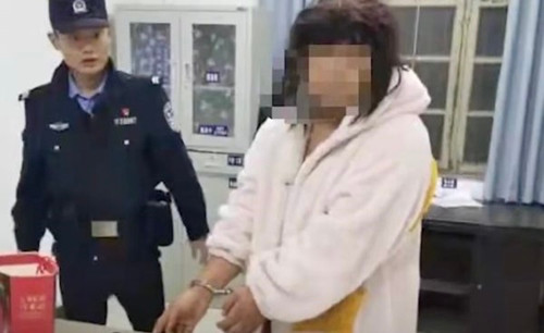 Doi toc gia dot nhap WC nu chup len, ten bien thai tra gia dat-Hinh-2