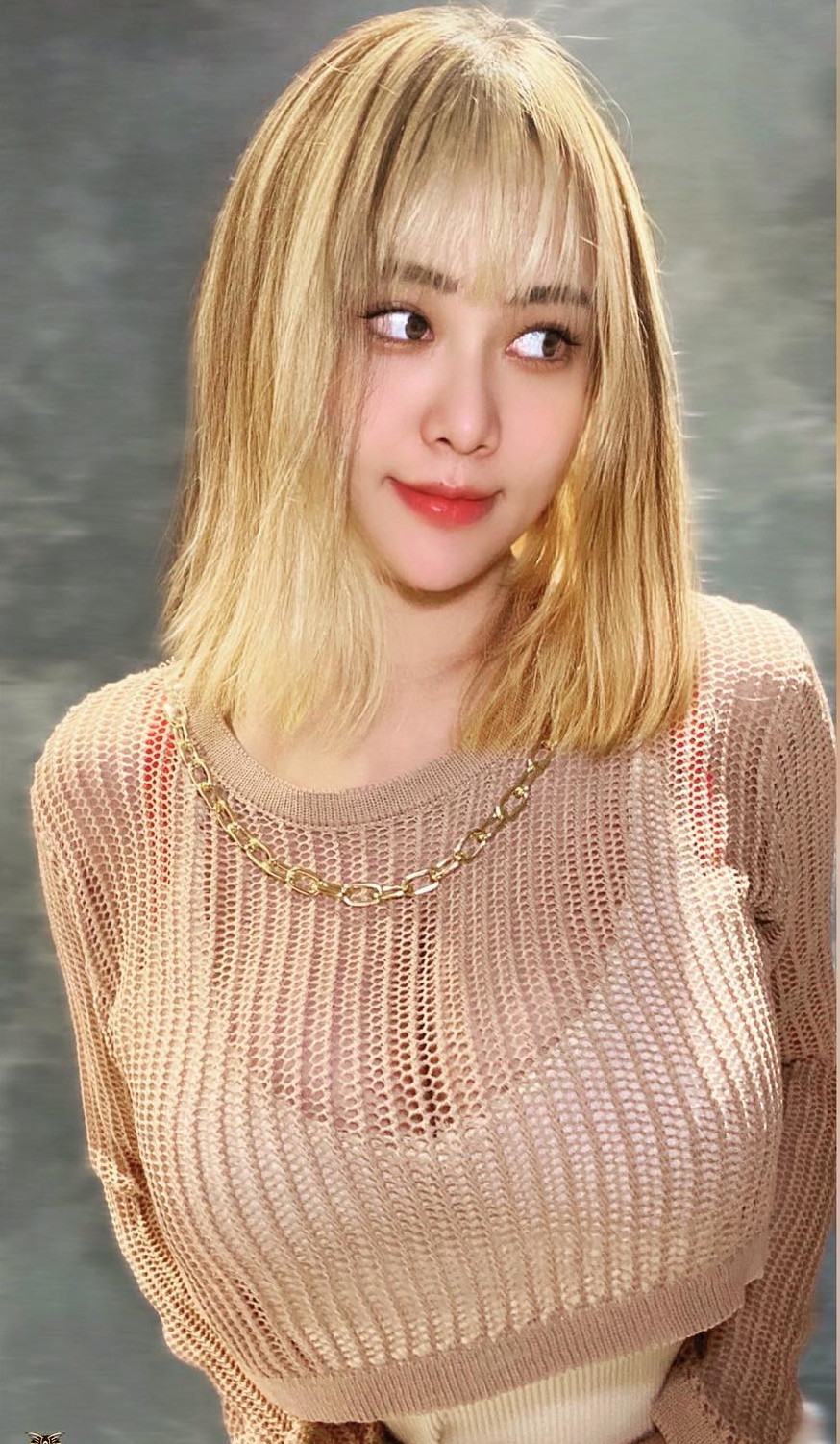 Qua thời gian, người hâm mộ của Hồng Dung tăng lên đều đều. Đa số mọi người cho rằng, phong độ nhan sắc của hot girl nóng bỏng không hề đi xuống.