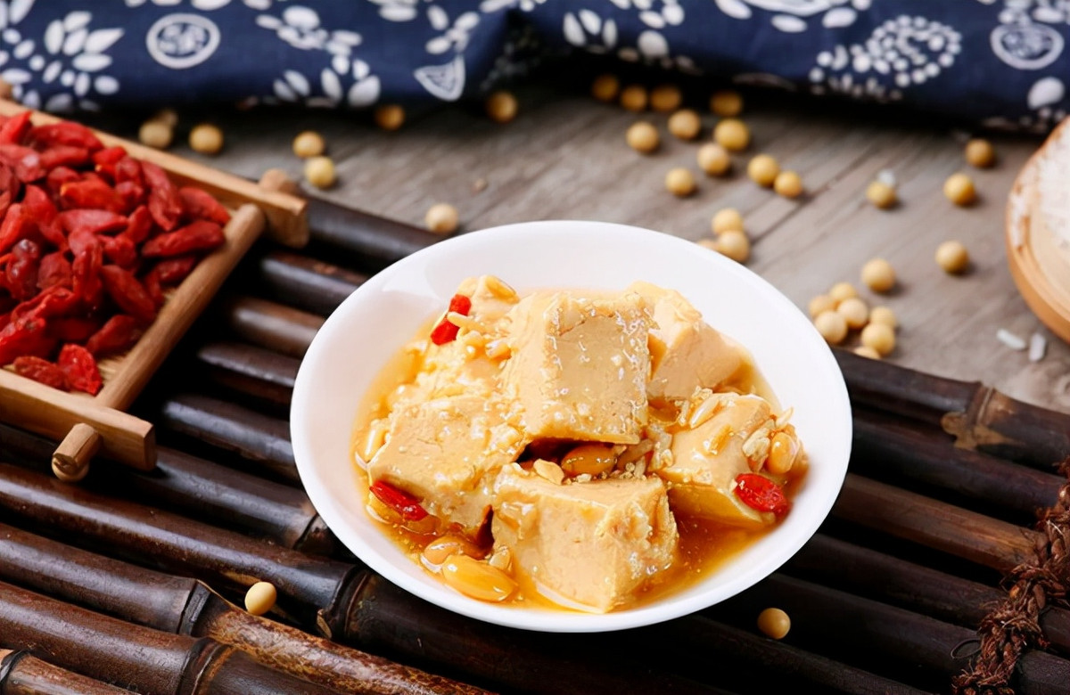 Sau khi được cơ thể con người hấp thụ, nó sẽ chuyển hóa thành nitrosamine là chất cực kỳ dễ gây ung thư. Không chỉ sẽ làm tổn thương đường tiêu hóa còn ảnh hưởng đến tổn thương nội tiết, làm mất cân bằng bài tiết hormone tuyến giáp và gây tổn thương tế bào, có thể dẫn đến ung thư tuyến giáp.