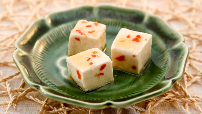 Ngay sau đó, Hiểu Minh để ý, cô luôn trong tình trạng mệt mỏi và chán ăn. Nhận thức được sự bất thường của bản thân, Hiểu Minh đến bệnh viện khám và được chẩn đoán mắc bệnh ung thư tuyến giáp.