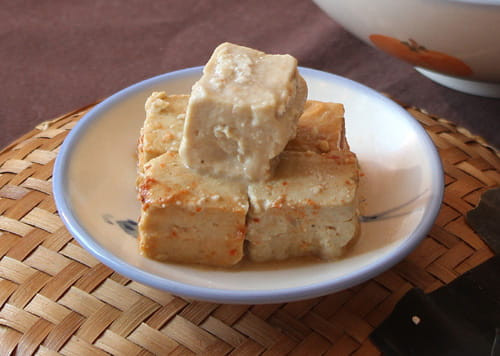 Sau đó, bác sĩ tìm hiểu về thói quen ăn uống của Hiểu Minh và biết được rằng, vì muốn gửi tiền về quê cho gia đình, Hiểu Minh ăn uống cực kỳ tiết kiệm. Cô thường chỉ ăn chao tự làm, thi thoảng thêm chút rau xanh, thịt cá.