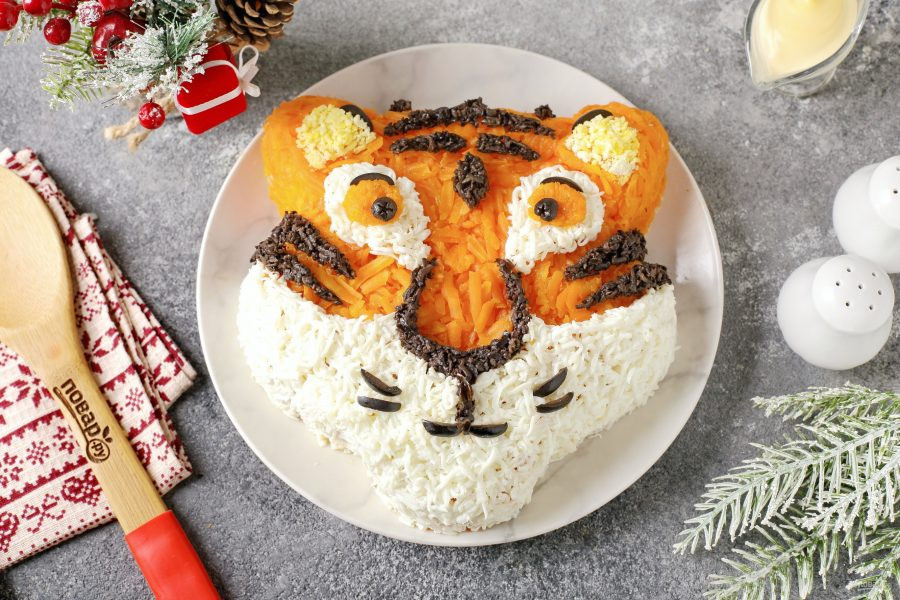 Cuối cùng, món salad hình con hổ cho năm mới 2022 đã sẵn sàng. Chúc bạn vui vẻ và ngon miệng!