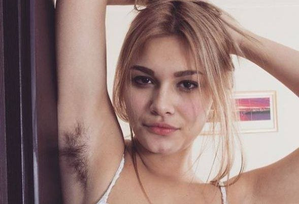 Nó cũng có nghĩa là cơ thể chúng ta đặc biệt khỏe mạnh, khả năng đề kháng của bản thân tương đối mạnh. Nó có thể điều chỉnh nhiệt độ cơ thể, quan trọng nhất, có thể giúp chúng ta chống lại sự xâm nhập của vi khuẩn. Nhờ có sự hiện diện của lông nách, giúp làm giảm ma sát giữa cánh tay và ngực và ngăn ngừa tổn thương.