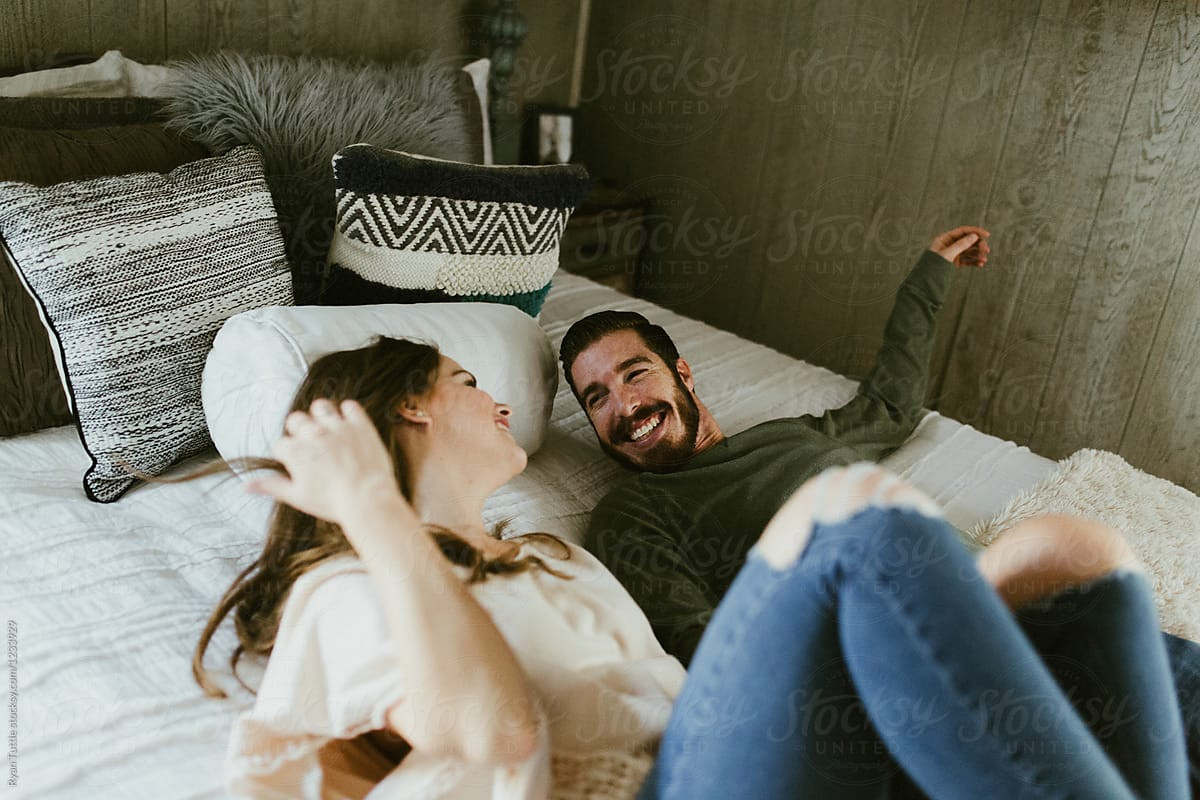 3. Ngay sau khi tắm: Nhiều người cho rằng, sau khi tắm ân ái luôn thì sẽ có cảm giác sạch sẽ, thoải mái và dễ chịu. Tuy nhiên, bạn sẽ phải cân nhắc lại việc này khi biết về một số lý do.