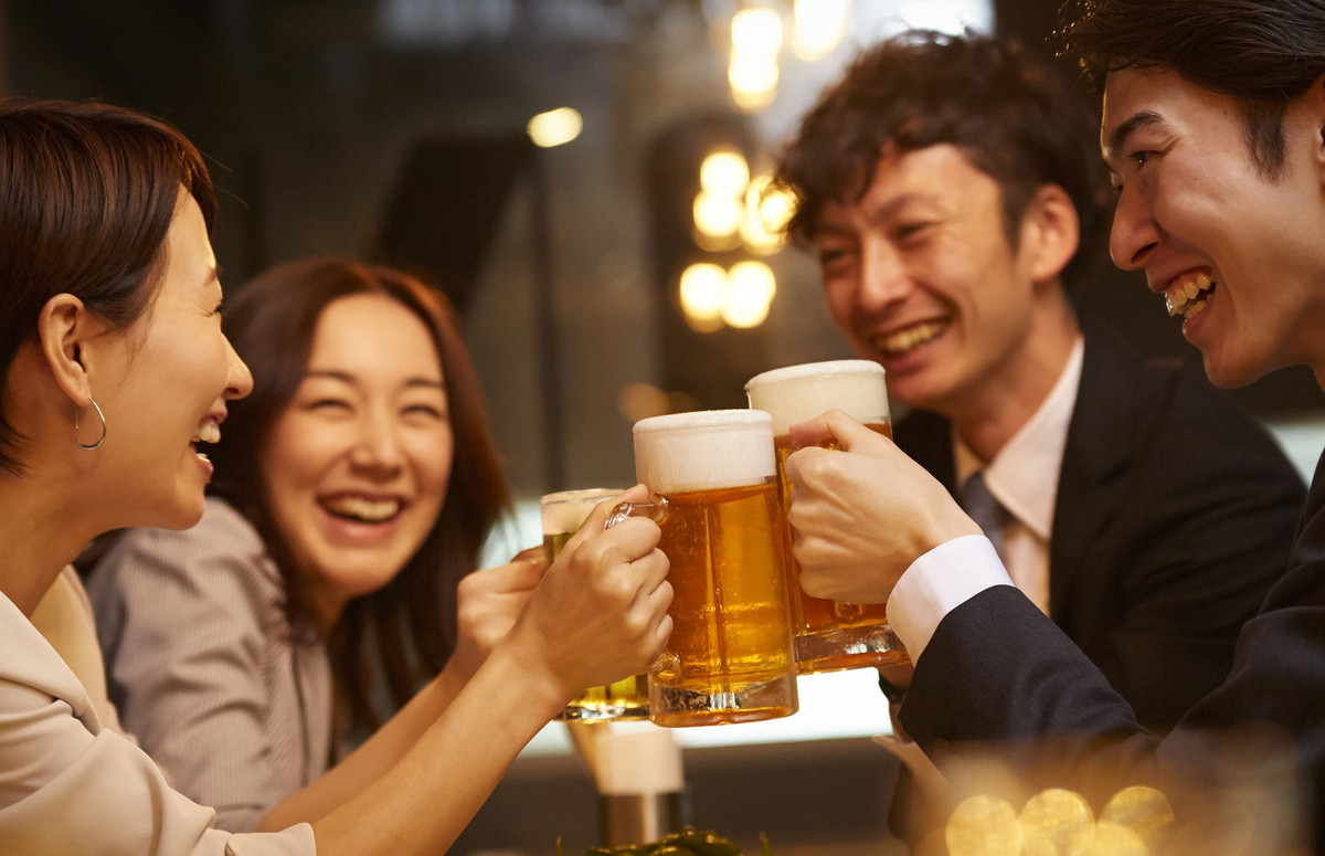 Chất chuyển hóa trung gian của rượu là acetaldehyde sẽ trực tiếp gây đột biến DNA. Có thể nói, ung thư dạ dày, ung thư gan, ung thư tuyến tụy đều liên quan đến việc uống rượu bia lâu ngày, khi mắc các bệnh ung thư này sẽ xảy ra hiện tượng sụt cân.