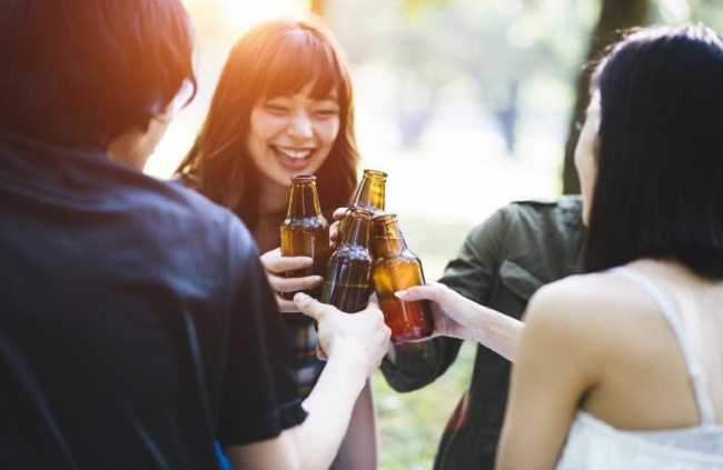 Thứ tư, uống rượu lâu năm sợ nhất là đột ngột giảm cân. Thực tế, khoa học đã chứng minh, người uống rượu lâu năm sẽ có nguy cơ cao mắc các bệnh ung thư, vì rượu là một loại chất gây ung thư đã được tổ chức y tế thế giới công nhận.