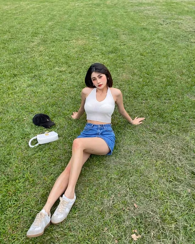 Trên trang cá nhân của nữ bác sĩ, có thể dễ dàng nhận ra cô nàng vốn có phong cách đời thường khá táo bạo.