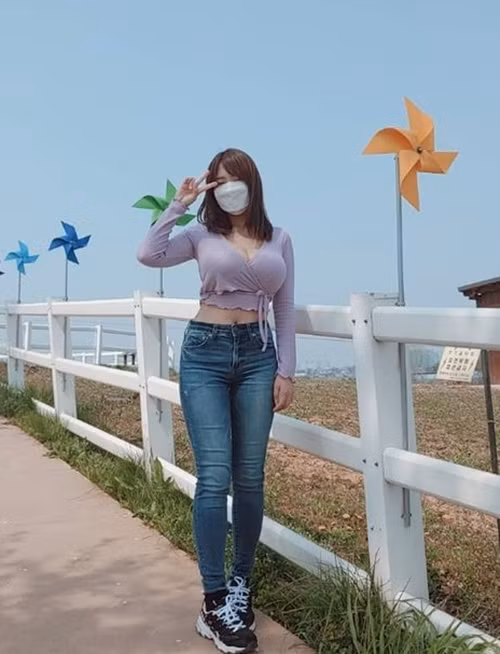 Sự khác biệt này cũng tạo ra nét riêng cho cô nàng, khiến Velvet có độ nhận diện cao trong lòng người hâm mộ.