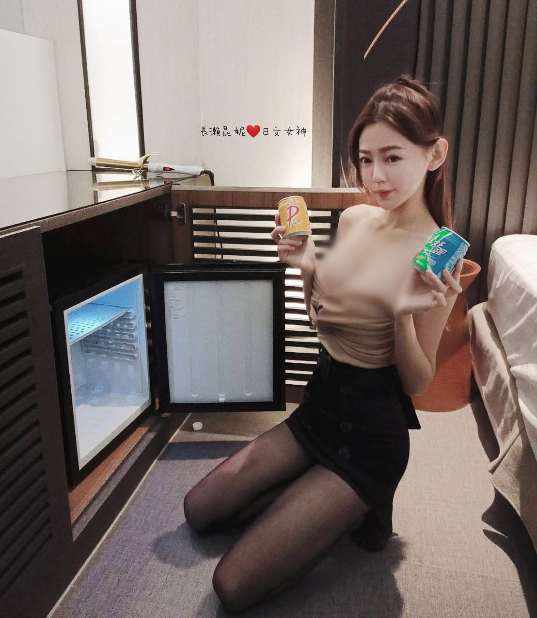 Cô nàng đặc biệt tự hào về vòng một khủng của mình, vì vậy, khi lựa chọn trang phục cũng thường chọn những trang phục khoe được tối đa đôi gò bồng đảo.