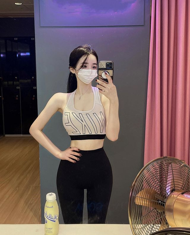 Một số hình ảnh khác về cô nàng hot girl xinh đẹp người Hàn Quốc.