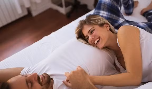 Thứ tư là làm việc quá mức: Nam giới là trụ cột của gia đình nên họ có thể phải chịu áp lực gấp đôi từ cuộc sống và công việc, lúc này cả thể xác và tinh thần đều bị tổn hại ở một mức độ nhất định.