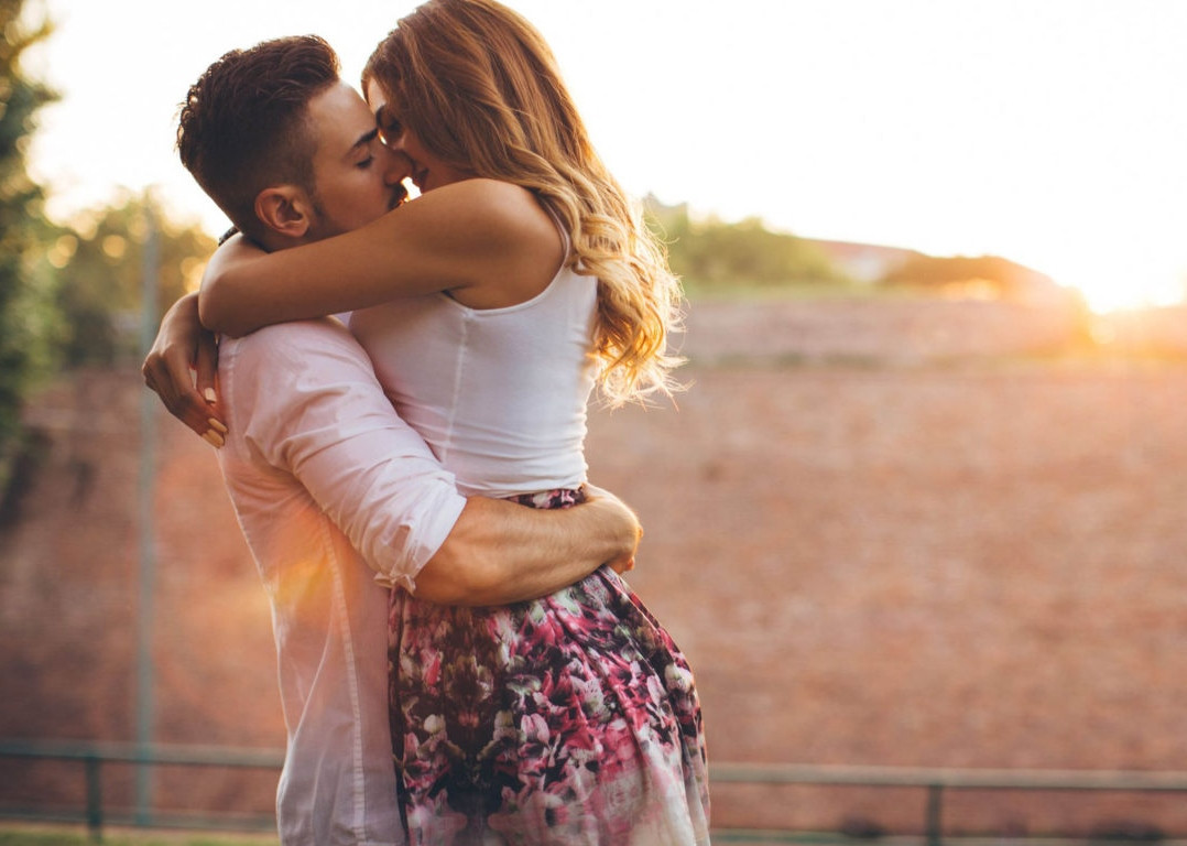 Đời sống vợ chồng hoà hợp, đúng mực không chỉ đáp ứng hiệu quả nhu cầu sinh lý mà còn có những lợi ích nhất định đối với sức khỏe thể chất của cả nam và nữ. Ở đây nhấn mạnh là chuyện ân ái phải điều độ và ở mức độ vừa phải.