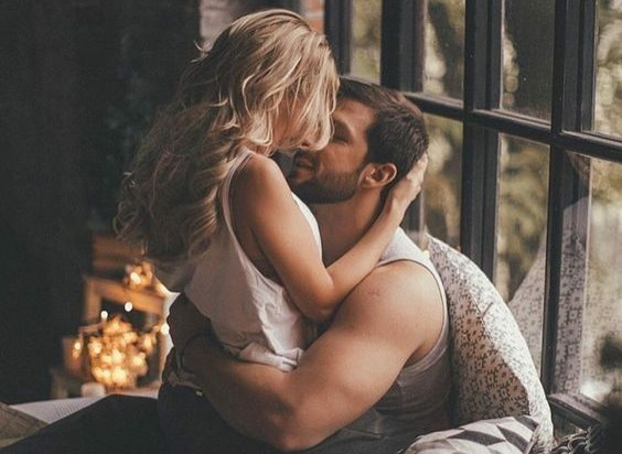 Lúc này, một số chất độc hại trong bia rượu sẽ đi vào các cơ quan khác nhau của cơ thể cùng với quá trình tuần hoàn máu. Nếu sinh hoạt đời sống vợ chồng vào thời điểm này có thể làm tăng nguy cơ đột tử. Vì vậy, vì sức khỏe của chính mình, bạn phải tránh xa chuyện ân ái sau những cuộc nhậu nhẹt.