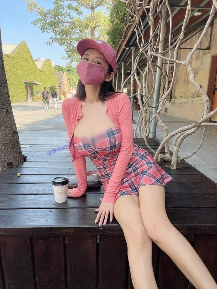 Các fan của An Hi cho rằng, với ngoại hình bắt mắt như vậy, An Hi mặc đơn giản cũng nổi bật.