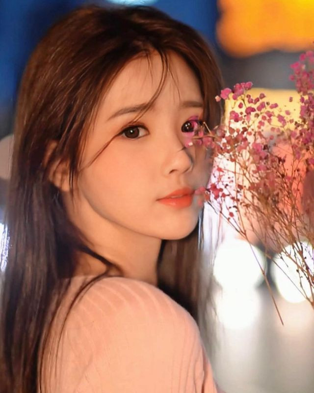 Qua những hình ảnh mà Little Apple đăng tải, có thể thấy cô nàng chuộng phong cách nữ tính gợi cảm, thi thoảng cũng pha chút mạnh mẽ, thể thao hoặc phá cách cá tính.