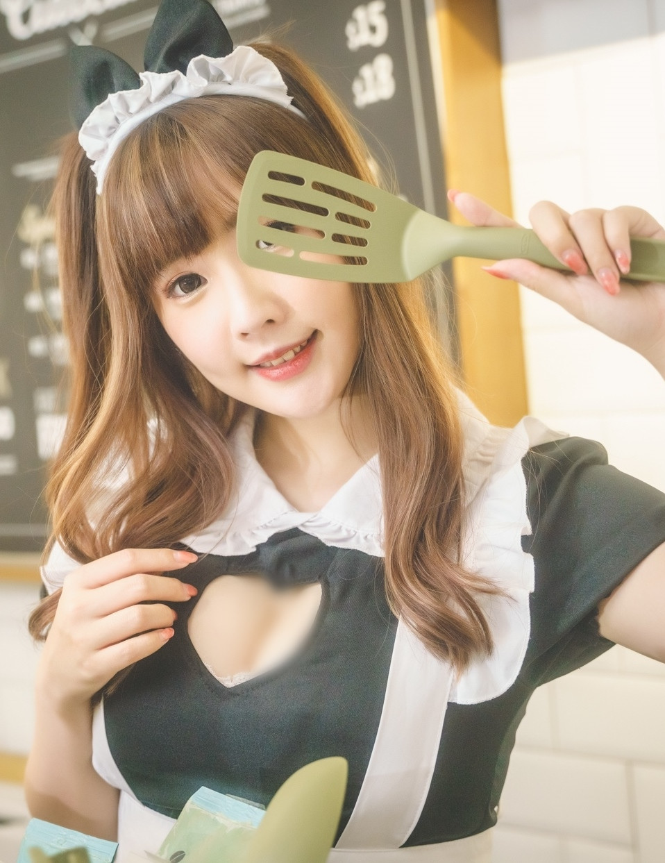 Đáp lại sự mến mộ của mọi người, hot girl xinh đẹp cũng lên tiếng cảm ơn. Người đẹp chia sẻ rằng sự hâm mộ của mọi người đã tiếp thêm sức mạnh cho cô vượt qua nhiều khó khăn.