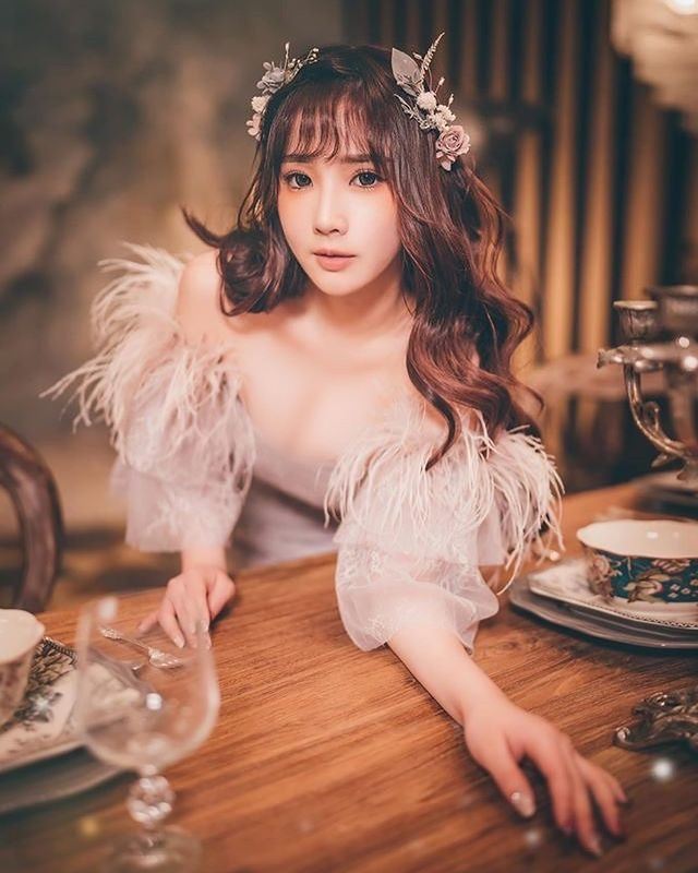 Hoá thân thành nàng tiên hoa, Little Apple cũng nhận được cơn mưa lời khen từ người hâm mộ.